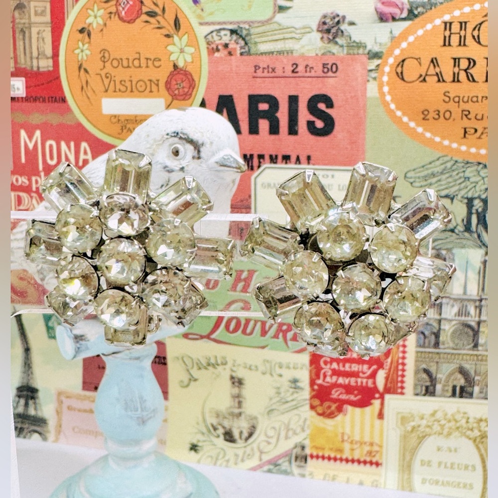Fabulous Weiss Rhinestone Earrings